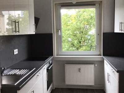 Für Sie renoviert! 2-Zimmer-Wohnung in mit Einbauküche
