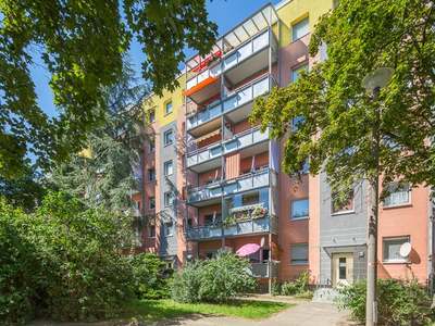 Große 3-Zimmerwohnung mit Balkon, Küche und Bad mit Fenster!