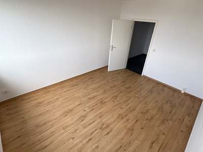 1- Zimmer Wohnung ab sofort - 1010 - Woldegker Straße 30
