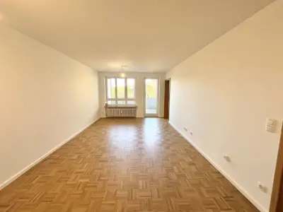 Moderne 2,5-Zimmer-Wohnung mit Balkon in ruhiger Lage von Neuperlach · frei ab 16.10.2026