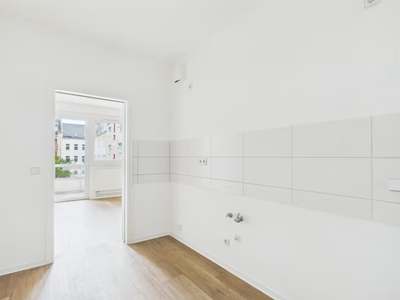 Erstbezug nach Sanierung! 3 Zimmer mit Balkon und Bad mit Dusche und Wanne