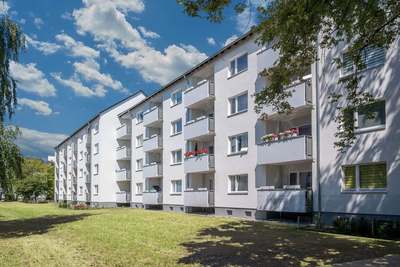1. Grundmiete geschenkt! Wohnen mit Loggia und grünem Ausblick in der Teichbreite · frei ab sofort