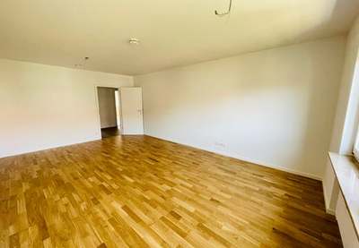 Umzugsbonus! 1. Monat kaltmietfrei - - Helle und großzügige 3-Zimmer-Wohnung mit EBK
