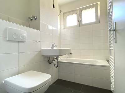 Schöne 3-Zimmer-Wohnung mit Wand und Bodenbelag