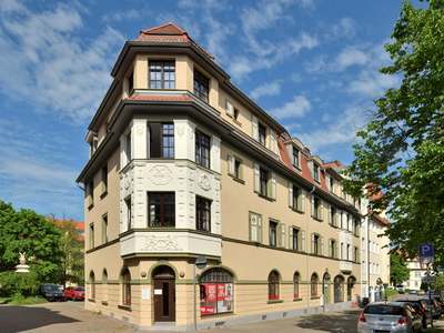 Großzügige 4-Zimmer-Altbauwohnung mit Dusche und Terrasse im Zentrum der Stadt · 1. OG links