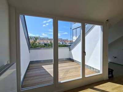 Dachgeschoss-Erstbezug in begehrter Lage nahe dem Rüdesheimer Platz