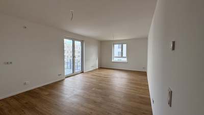 Buckower Felder: 3 Zimmer mit Badewanne, Tageslichtbad & Balkon