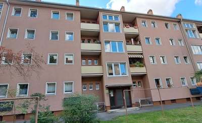 Sanierte 2-Zimmer-Wohnung im 1. Obergeschoss mit 2 Balkonen in 90443 Nürnberg, Gibitzenhof · frei ab 15.10.2026