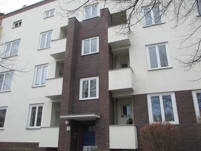 3 Gehminuten von der nächsten Straßenhaltestelle entfernt..