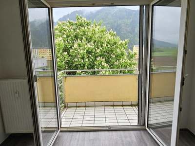 Unbefristete 2-Zimmer-Wohnung mit Balkon!