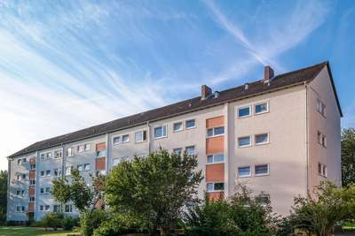 Fallersleben: 3-Zimmer-Wohnung mit Badewanne und Loggia · frei ab 01.12.2026