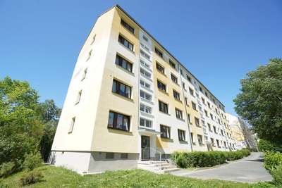 Kleine Dreiraumwohnung mit Balkon und Weitblick · Zentrumsnähe · 4. Etage