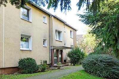 Frisch renovierte 2-Zimmer-Wohnung mit modernem Laminatboden · frei ab 01.02.2027
