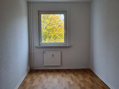 Schöne 3-Raum-Wohnung - Peter-Edel-Str. 13 im Erdgeschoss unweit Gärten der Welt