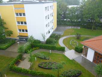 Ab 50 Jahren, ab sofort verfügbar.
