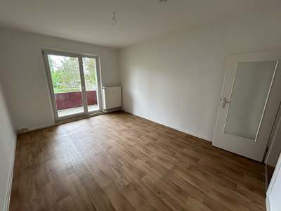 Schnell sein! Helle 3-Zimmer-Wohnung mit Balkon im Erdgeschoss!