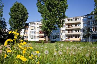 Sulzfelder Straße 8 – 2 Zimmer Wohnung mit Balkon und mietereigenen Garten in Berlin-Weißensee
