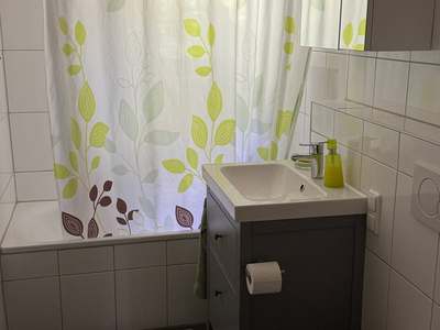 Grosse 2 Zimmerwohnung mit Balkon und Mansarde !