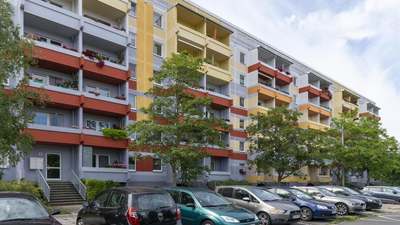 sonnige 3 Zimmerwohnung, mit Aufzug, nähe Allee-Center