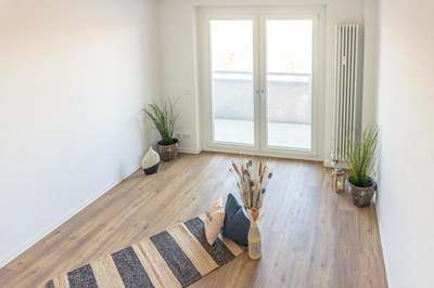 Direkt am Schlossteich gelegene Singlewohnung mit Balkon · frei ab 15.10.2026