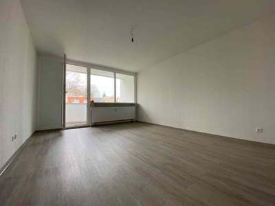 3-Zimmer-Wohnung mit Wand und Bodenbelag