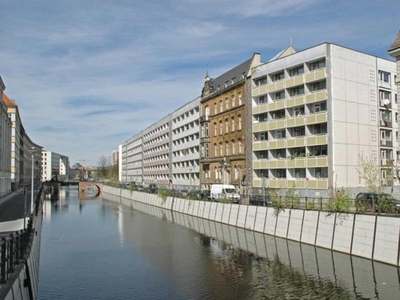 1-Zimmer-Wohnung mit Balkon in Mitte