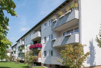 Erdgeschosswohnung mit 3 Zimmern und Loggia · frei ab 01.12.2026