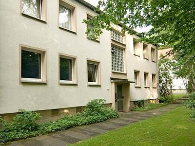 Bezugsfertige 3-Zimmer-Wohnung mit neuem Duschbad im Erdgeschoss