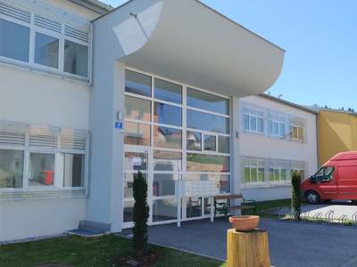 2-Zimmer-Wohnung mit Balkon · Bad Traunstein · Top 15 · 1. OG · frei ab April 2027