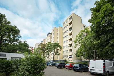 Heimwerker aufgepasst: 1-Zimmer-Wohnung mit Balkon & Aufzug sucht
