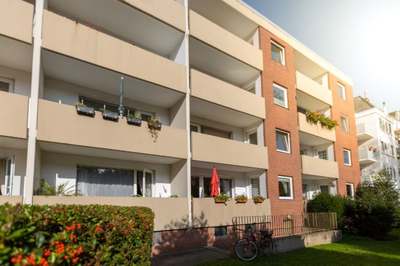 Helle 3-Zimmer-Wohnung in Bremerhaven mit Badewanne und Balkon! · frei ab 01.09.2026 · Genossenschaft – Mitgliedschaft erforderlich · Genossenschaftsanteile 1.550,00 €