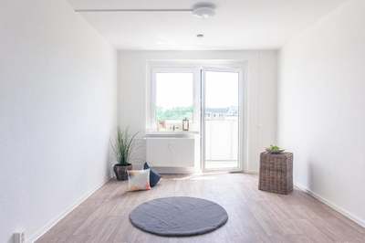 4-Raum-Wohnung und den Spielplatz in der Umgebung · frei ab 01.11.2026