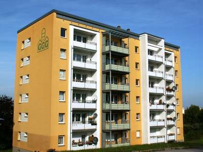 5-Raum-Wohnung mit Balkon und den Spielplatz direkt am Haus · frei ab 01.10.2026