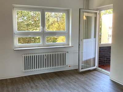 Vollständig modernisierte 4-Zimmer-Wohnung mit Balkon, Aufzug und Gäste-WC – in Berlin-Lichtenrade