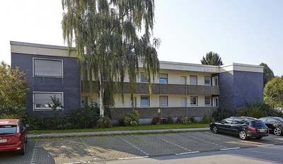 Modernisierte 1-Zimmer-Wohnung mit Loggia und Blick ins Grüne · frei ab 01.11.2026