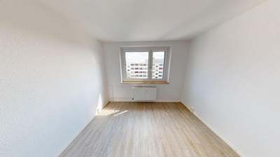 Nahe Theaterplatz gelegene 3-Raum-Wohnung mit Badewanne · frei ab 01.12.2026
