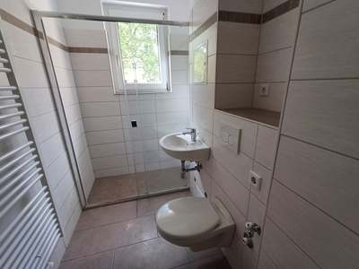 Preiswerte Erdgeschosswohnung mit Duschbad - EG links