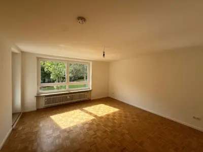 Helle 4-Zimmer-Wohnung mit Balkon und Parkett in München-Karl-Marx · frei ab 01.10.2026