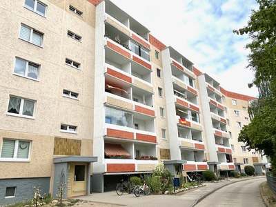 Schöne 3-Raum Wohnung mit Balkon ab Oktober zu vermieten.