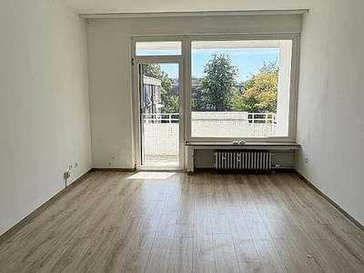 Helle 3-Zimmer Wohnung mit Bodenbelag und zwei Balkonen in Dortmund Scharnhorst