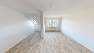 Charmante Dachgeschosswohnung mit Badewanne