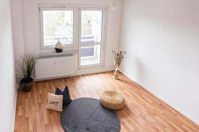 Helle 2-Raum-Wohnung mit Balkon