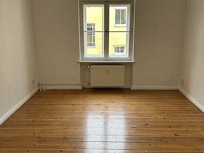 Schöne 2-Zimmer Altbauwohnung mit Dielenfußboden!