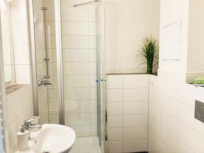 Bezugsfertige 2-Raum-Wohnung mit Aufzug und Dusche