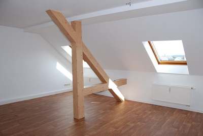 Charmante Dachgeschosswohnung mit Badewanne