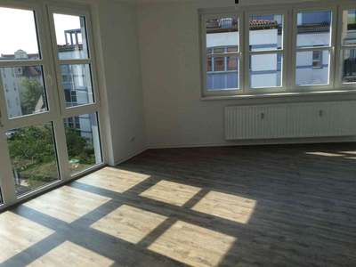 Tolles Zuhause mit Balkon und 2 französischen Balkonen !!