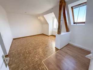 Helle, schön sanierte Dachgeschoßwohnung
