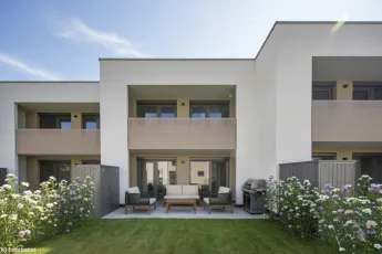Modernes Erstbezugsreihenhaus mit Loggia und Garten