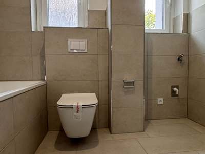 Erstbezug nach Modernisierung! Charmante 2-Zi.-Whg. + Wohnküche + Mansarde am Schlosspark!