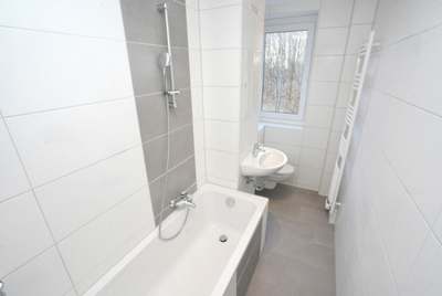Frisch saniert / Balkon / Aufzug · frei ab 31.03.2026